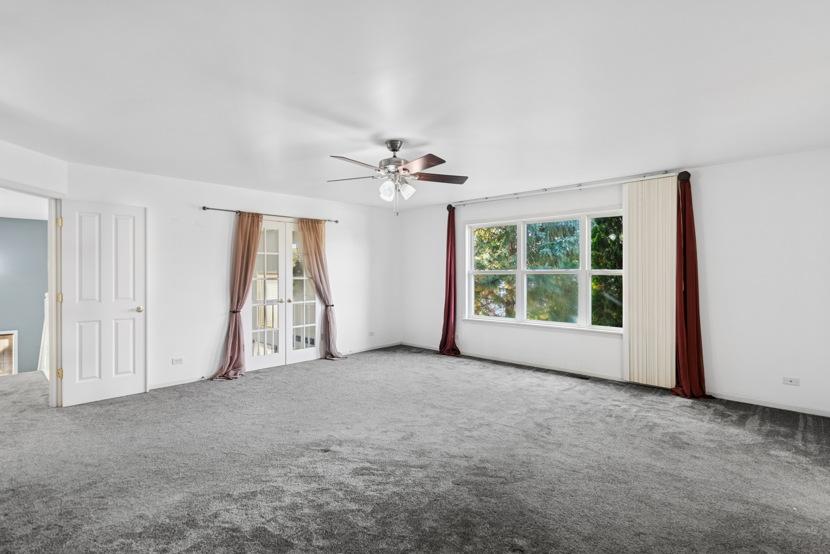 1534 S Falcon Drive, Libertyville, IL 60048