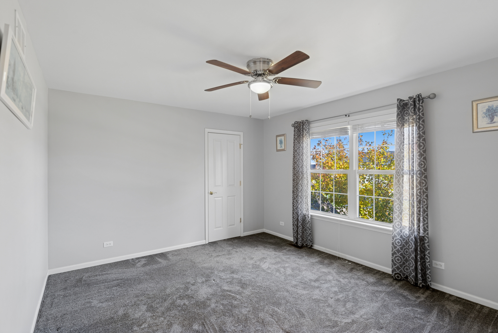 1534 S Falcon Drive, Libertyville, IL 60048