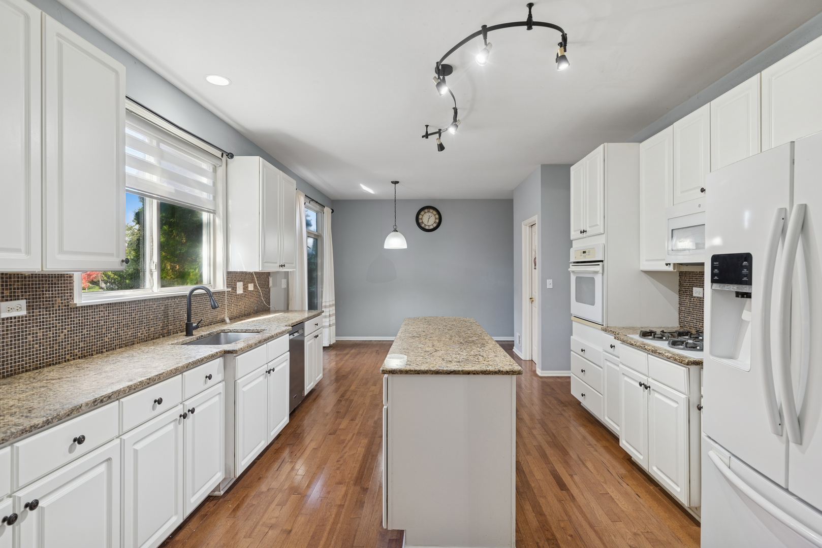 1534 S Falcon Drive, Libertyville, IL 60048