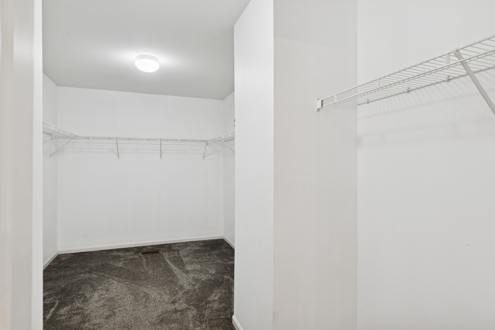 1534 S Falcon Drive, Libertyville, IL 60048