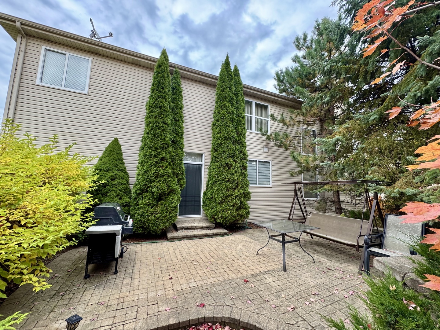 1534 S Falcon Drive, Libertyville, IL 60048