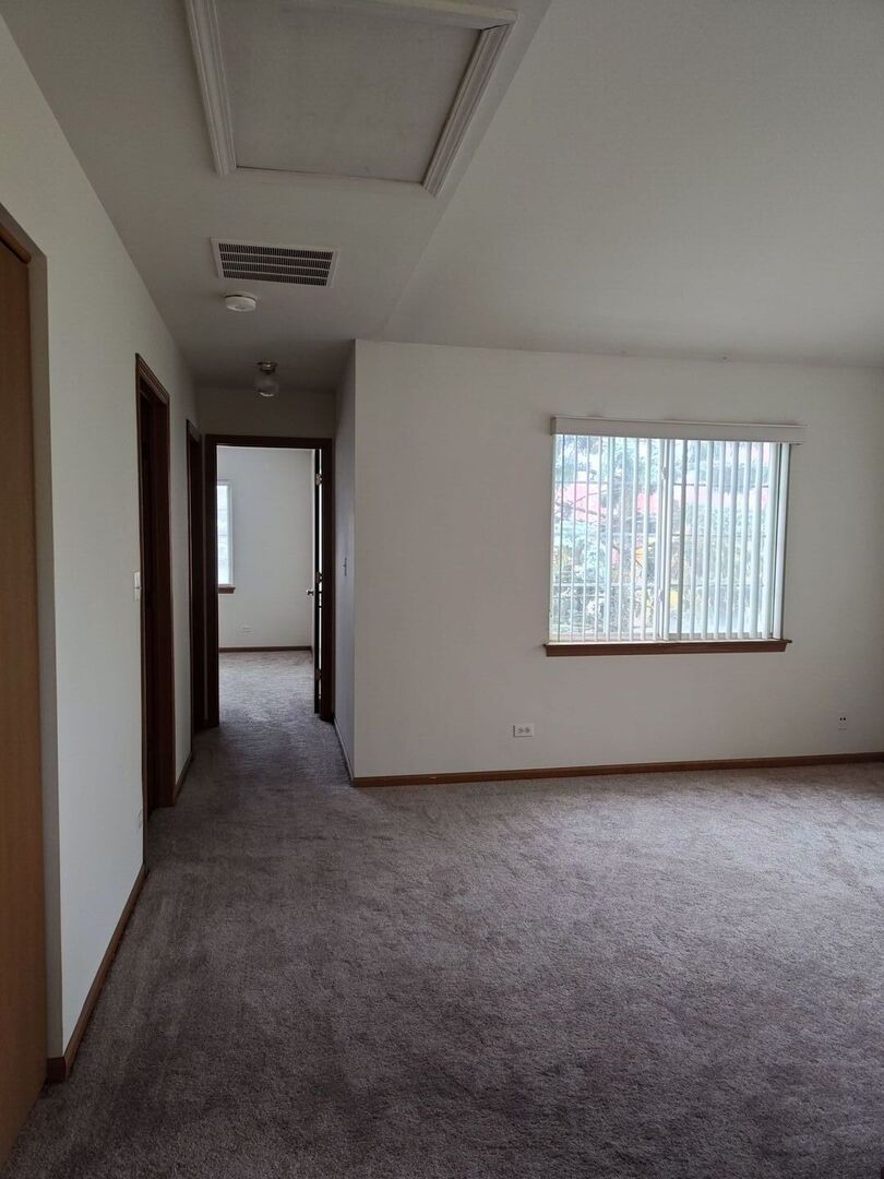 283 Camel Bend Court, Schaumburg, IL 60194