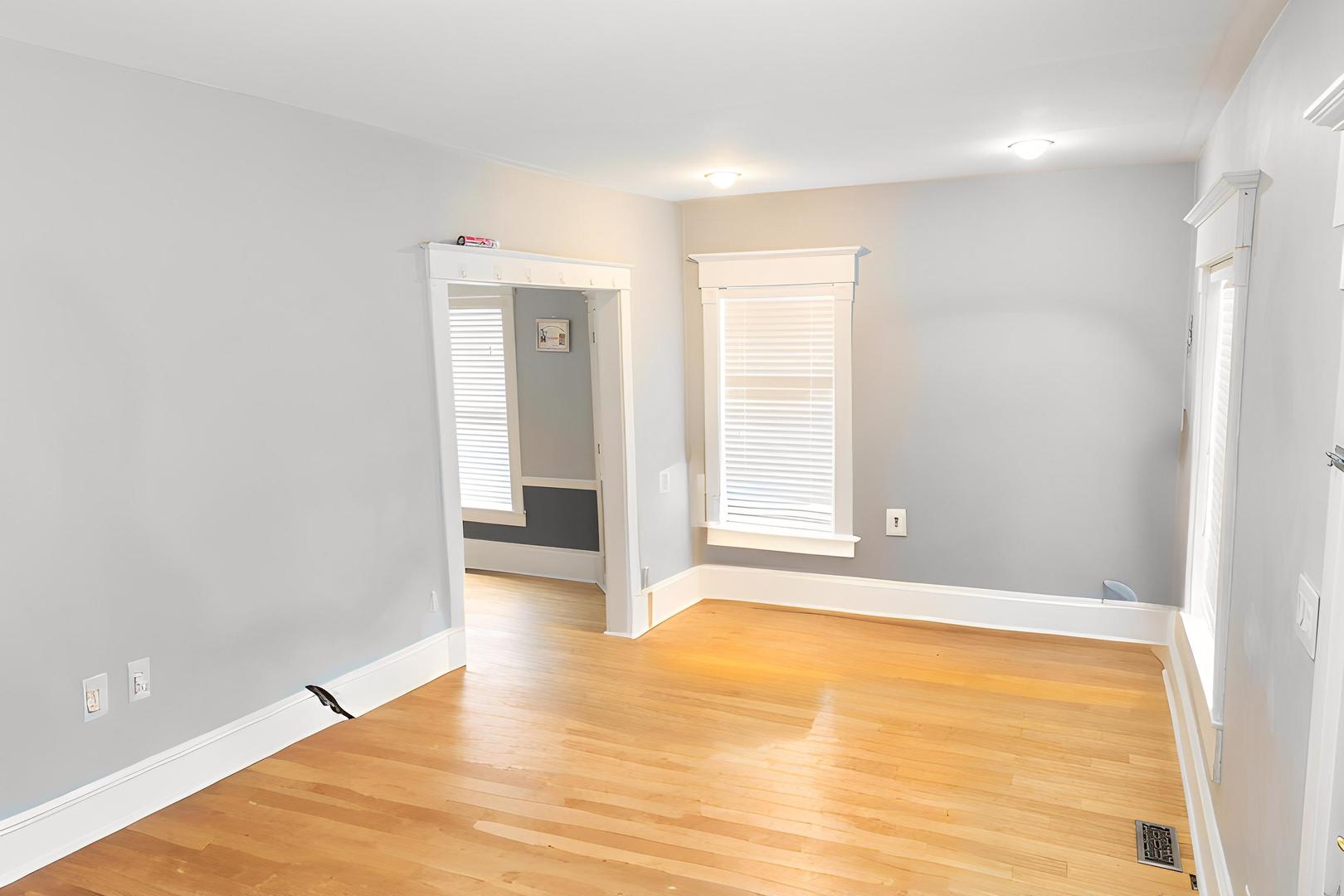 939 Saint John Street, Elgin, IL 60120