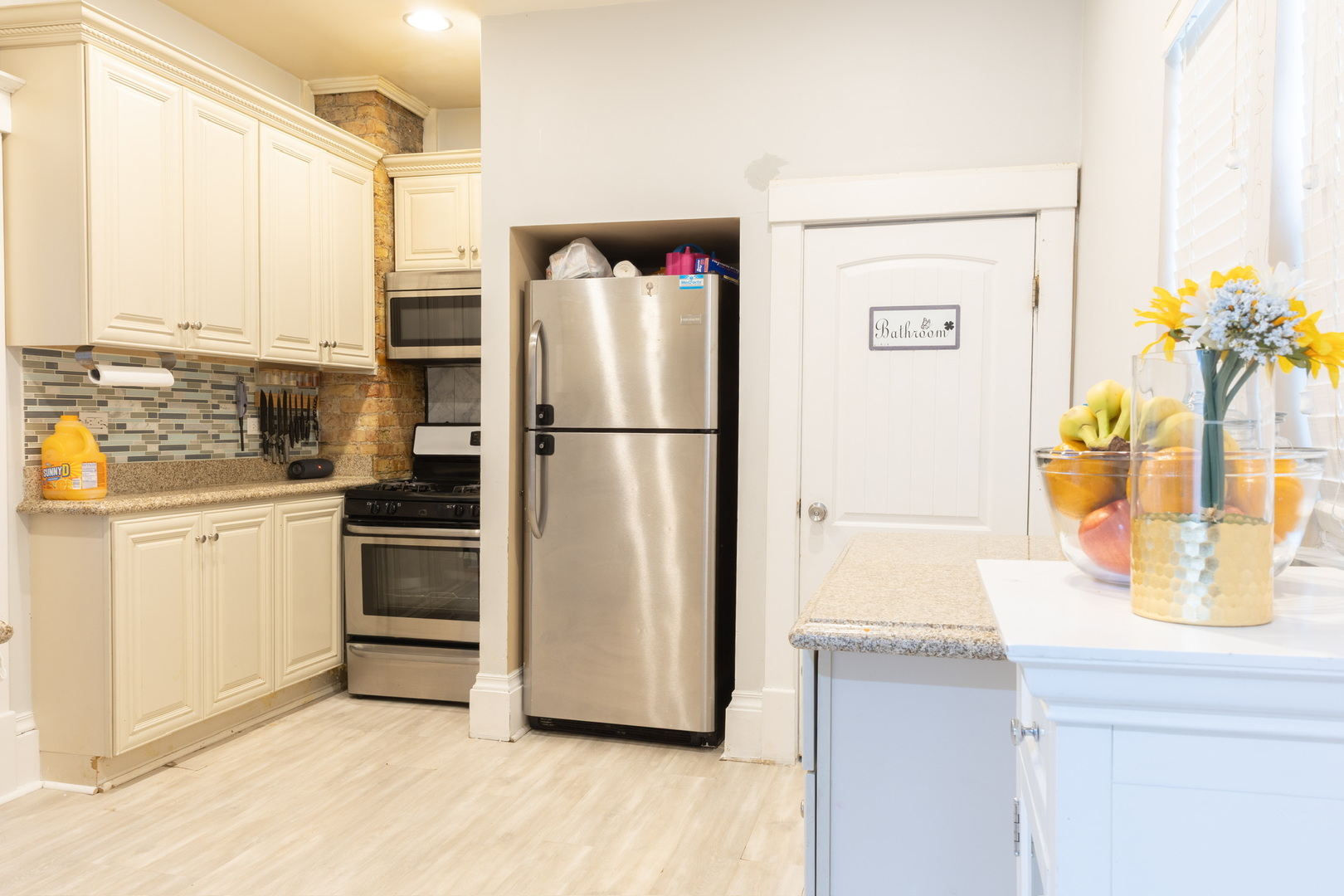 939 Saint John Street, Elgin, IL 60120