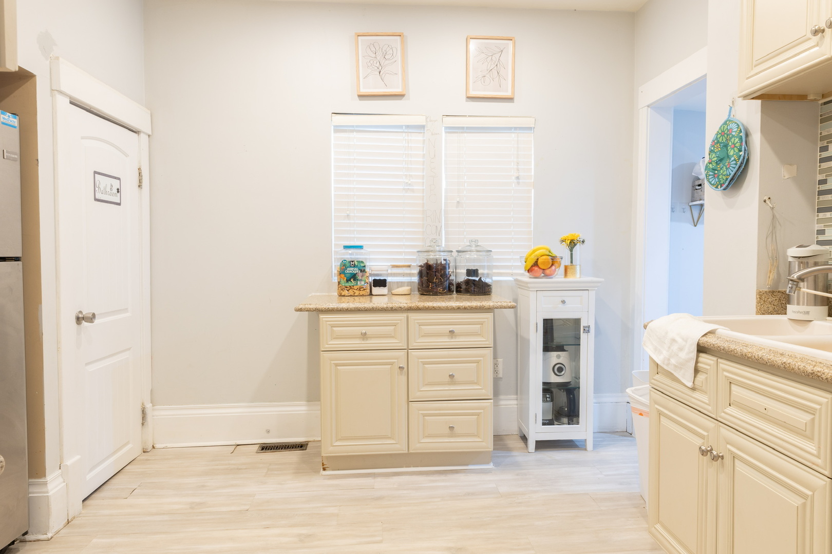 939 Saint John Street, Elgin, IL 60120