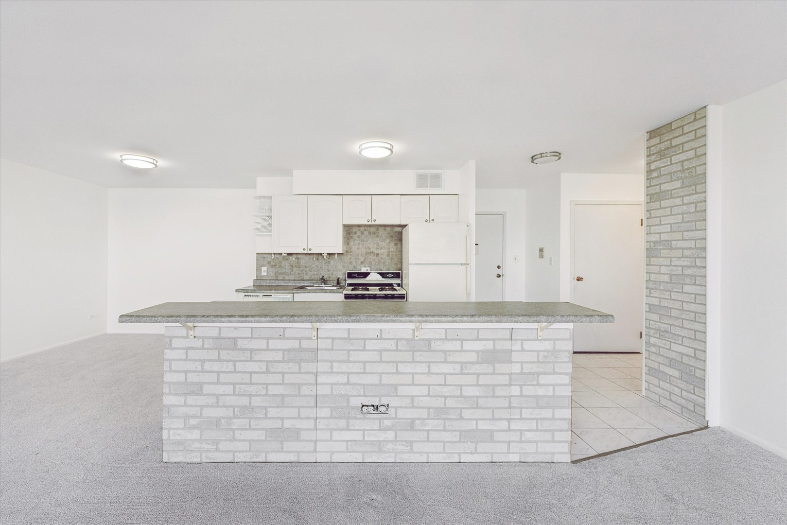 20 N Tower Road #12L, Oak Brook, IL 60523