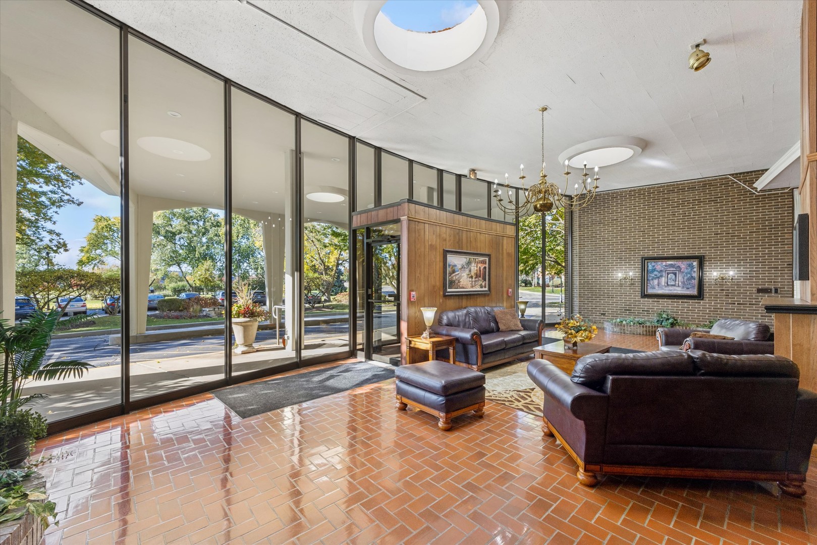 20 N Tower Road #12L, Oak Brook, IL 60523