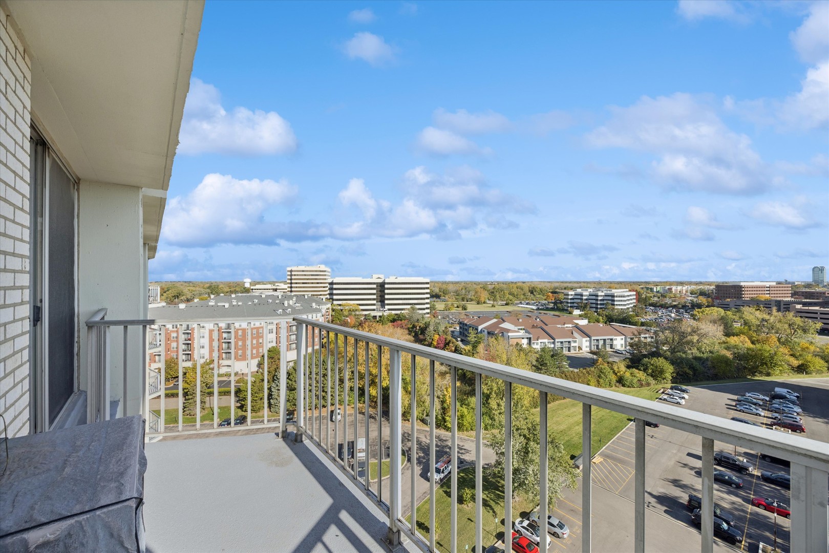 20 N Tower Road #12L, Oak Brook, IL 60523