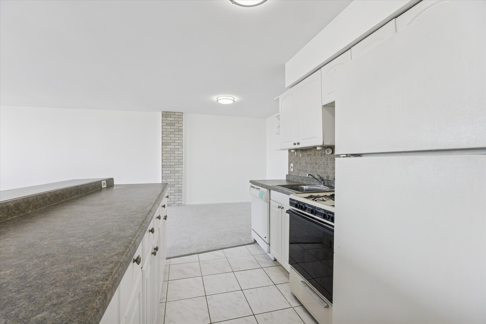 20 N Tower Road #12L, Oak Brook, IL 60523