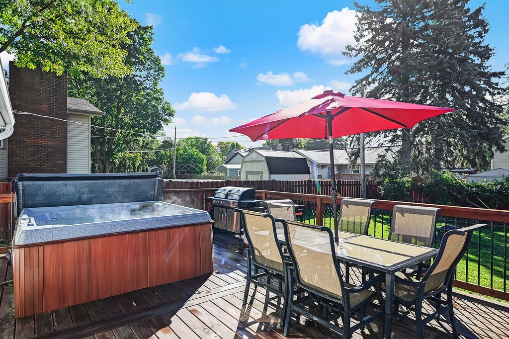 332 El Paso Lane, Carol Stream, IL 60188