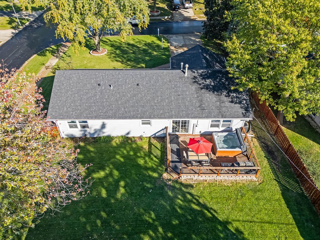 332 El Paso Lane, Carol Stream, IL 60188