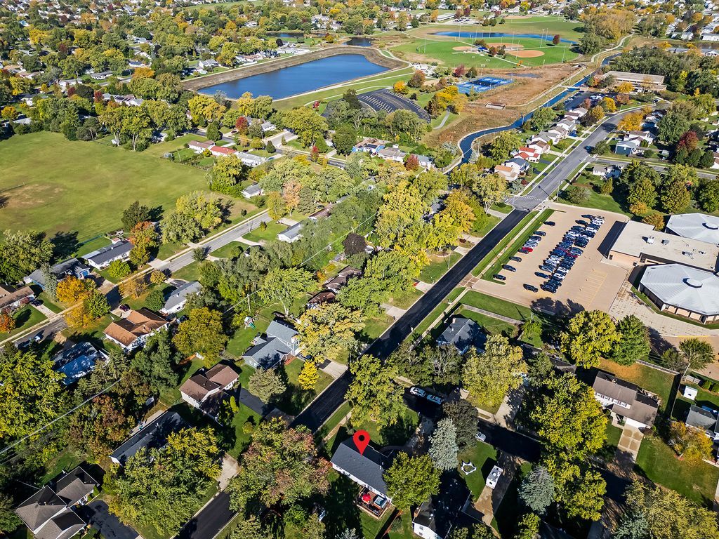 332 El Paso Lane, Carol Stream, IL 60188