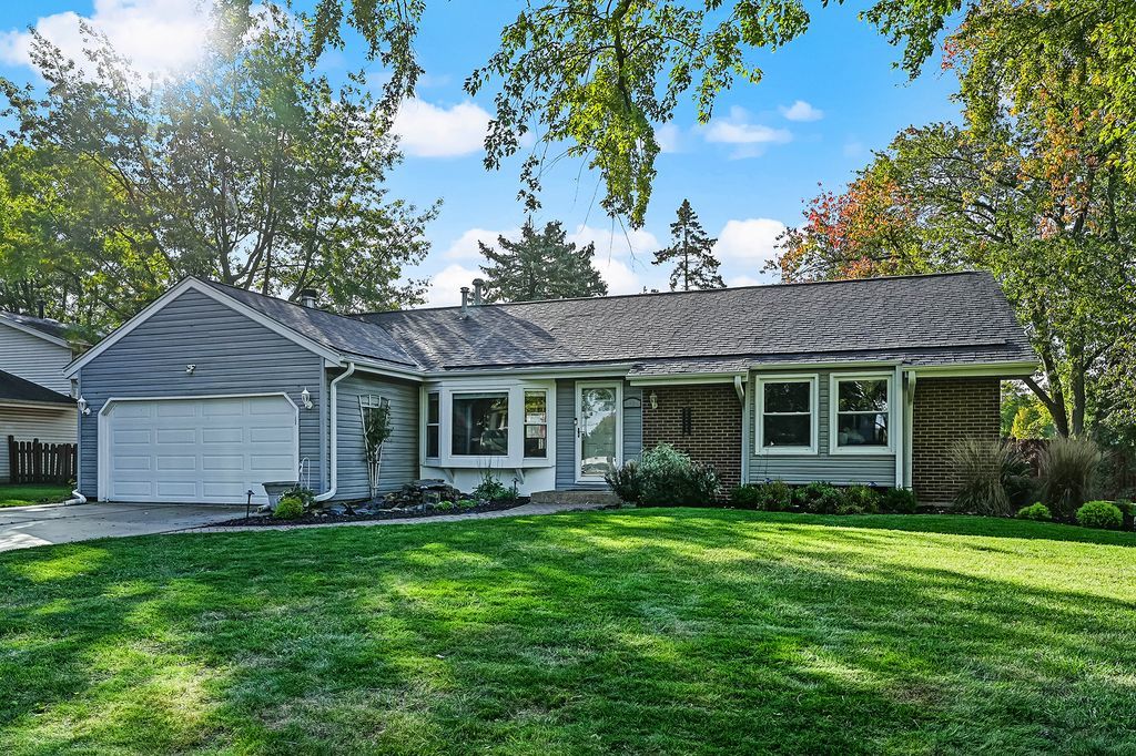 332 El Paso Lane, Carol Stream, IL 60188