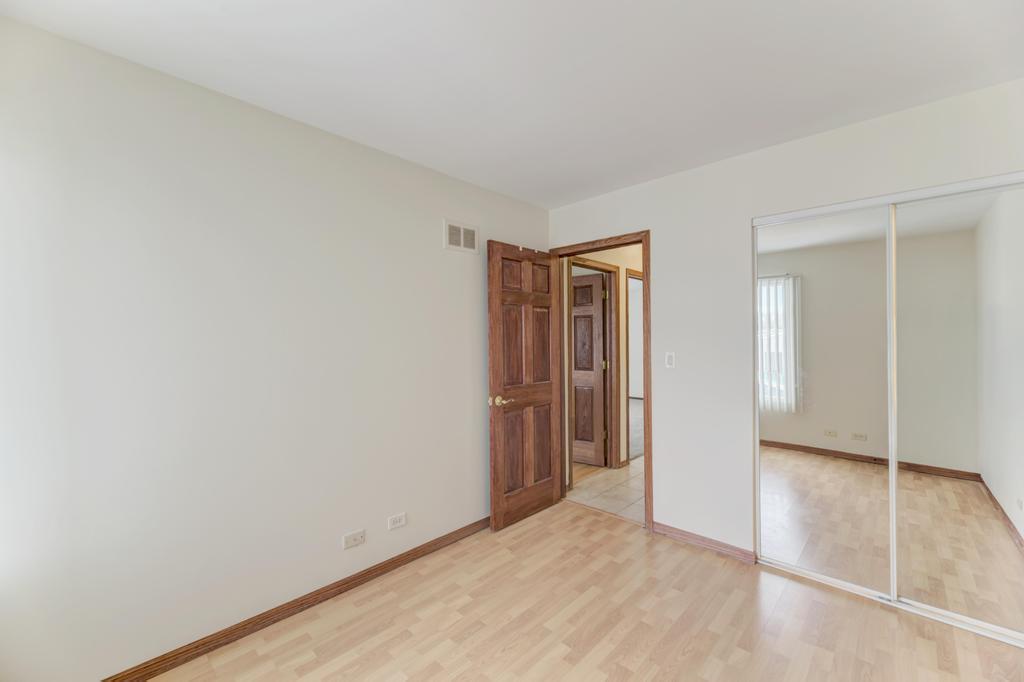 870 Longford Drive, Roselle, IL 60172