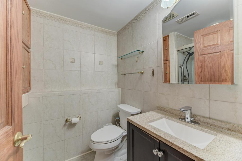 870 Longford Drive, Roselle, IL 60172