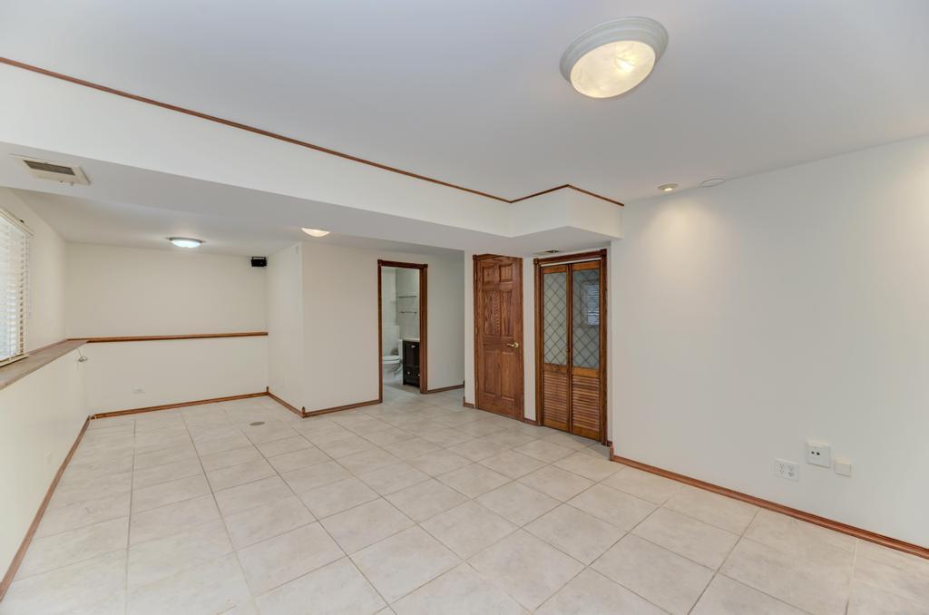 870 Longford Drive, Roselle, IL 60172