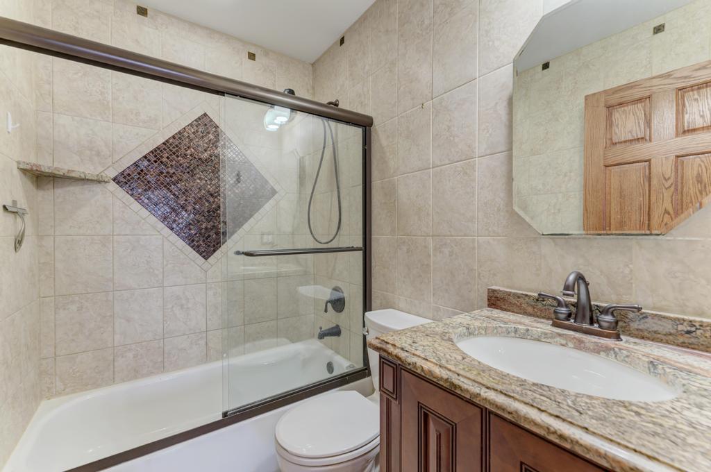 870 Longford Drive, Roselle, IL 60172