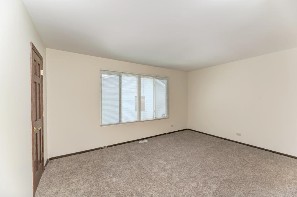 870 Longford Drive, Roselle, IL 60172