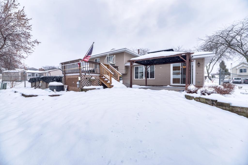 870 Longford Drive, Roselle, IL 60172