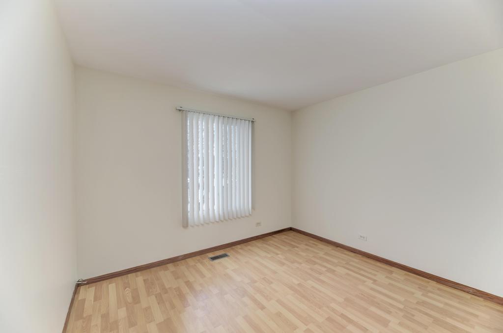 870 Longford Drive, Roselle, IL 60172