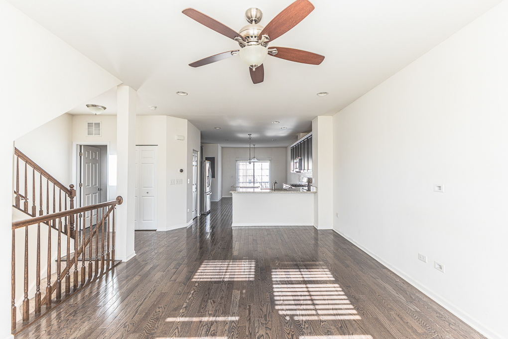 877 Lewisburg Lane, Aurora, IL 60504