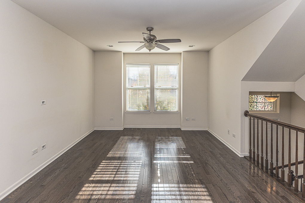 877 Lewisburg Lane, Aurora, IL 60504