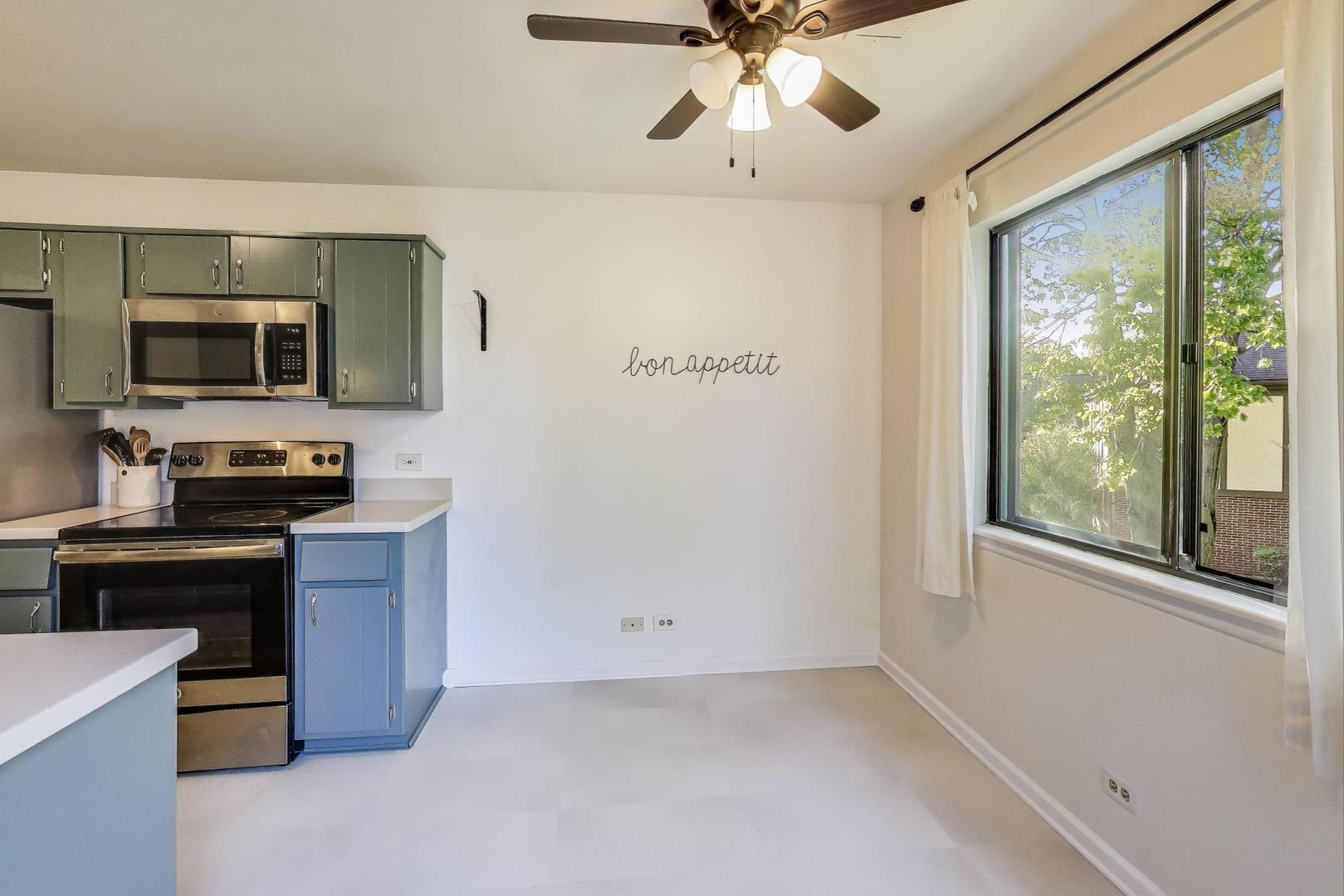 368 Southbury Court #D2, Schaumburg, IL 60193