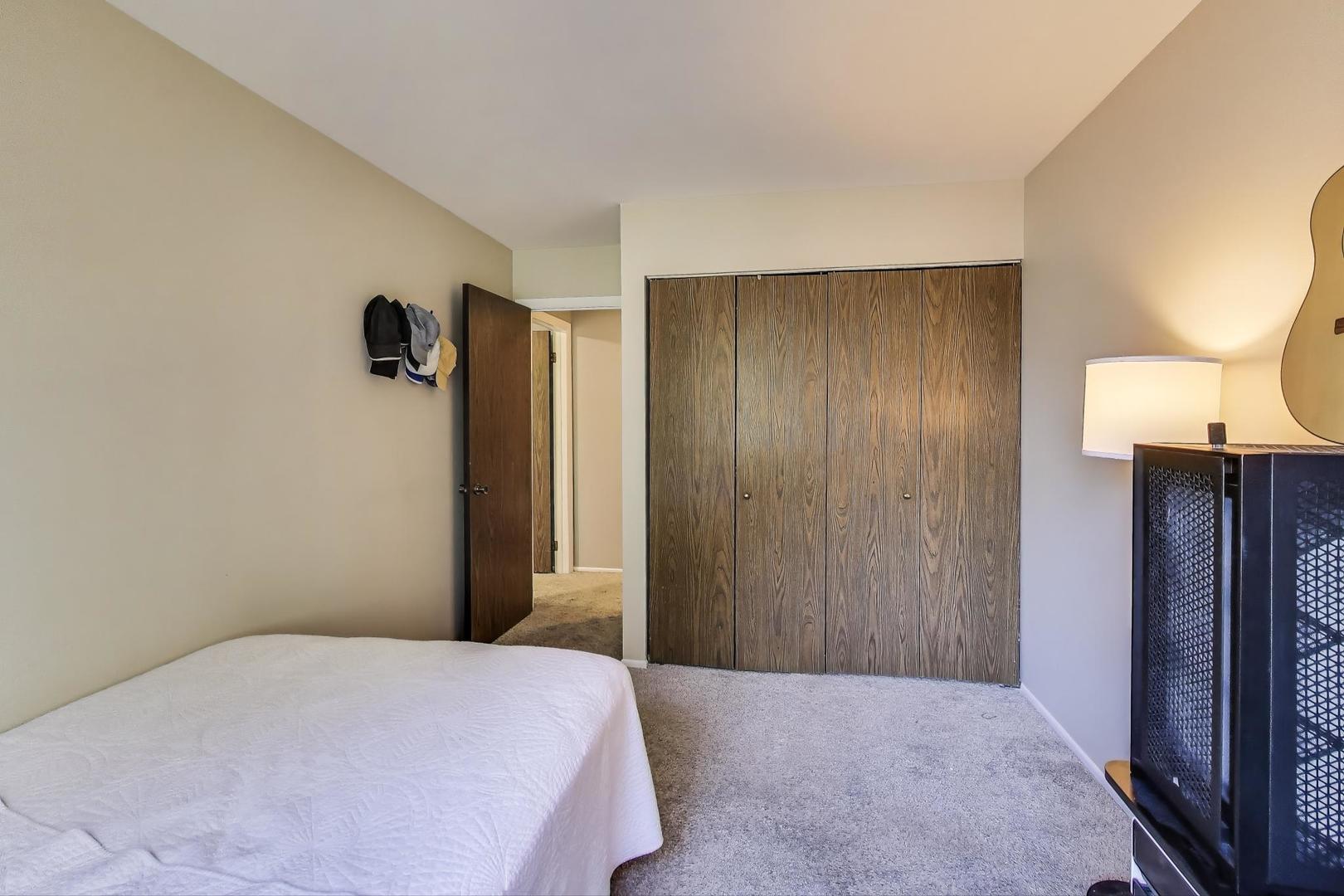 368 Southbury Court #D2, Schaumburg, IL 60193