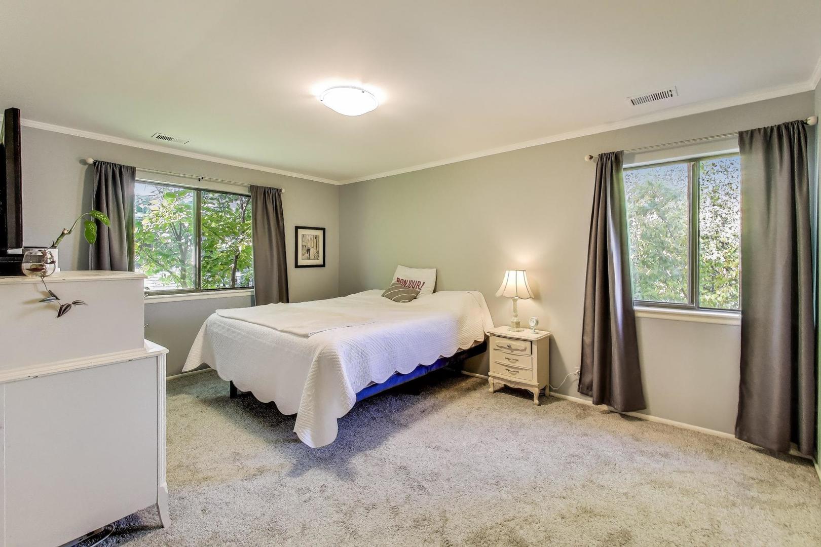 368 Southbury Court #D2, Schaumburg, IL 60193