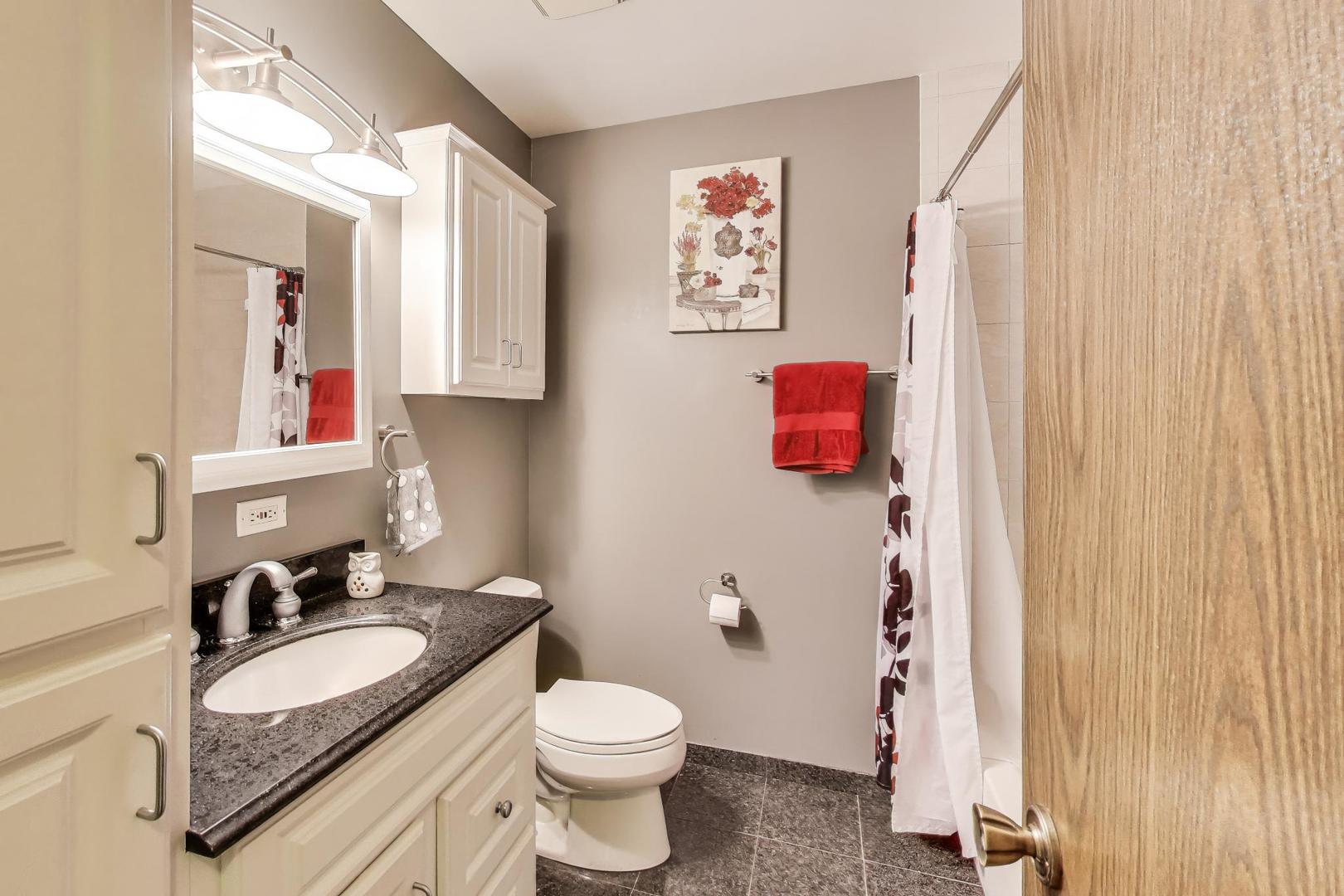 368 Southbury Court #D2, Schaumburg, IL 60193