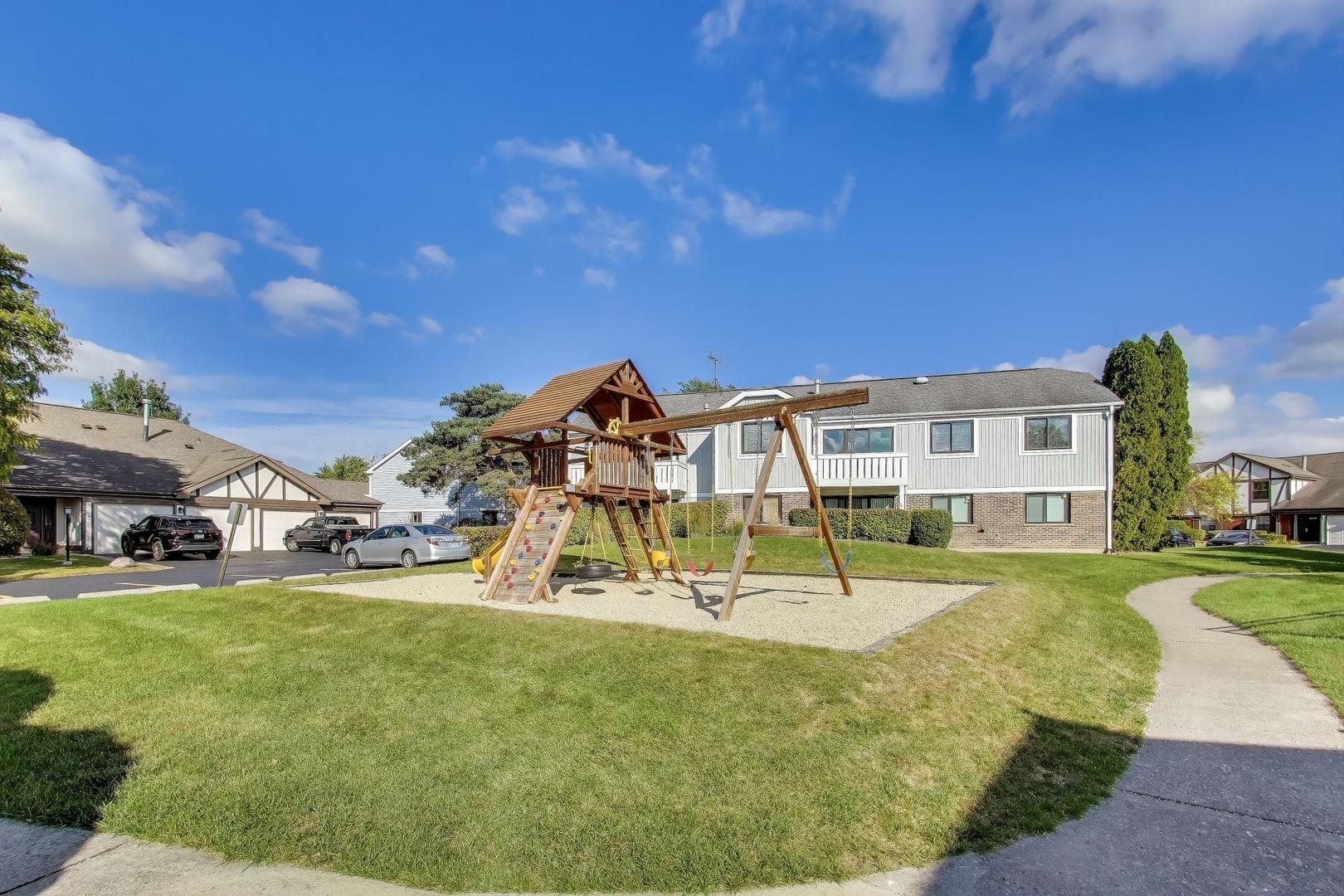 368 Southbury Court #D2, Schaumburg, IL 60193