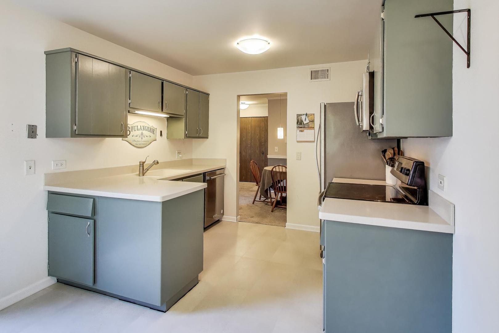 368 Southbury Court #D2, Schaumburg, IL 60193