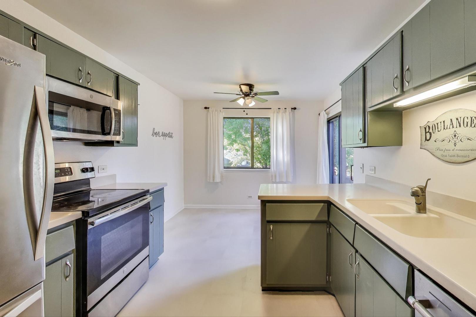 368 Southbury Court #D2, Schaumburg, IL 60193