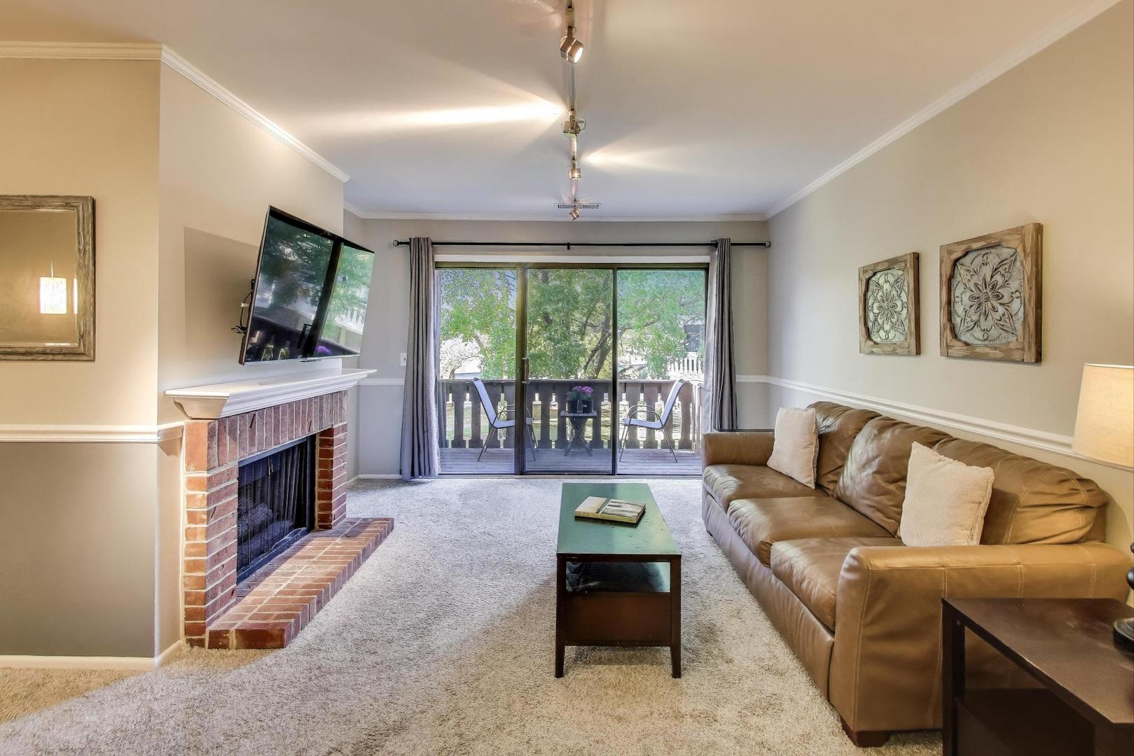 368 Southbury Court #D2, Schaumburg, IL 60193