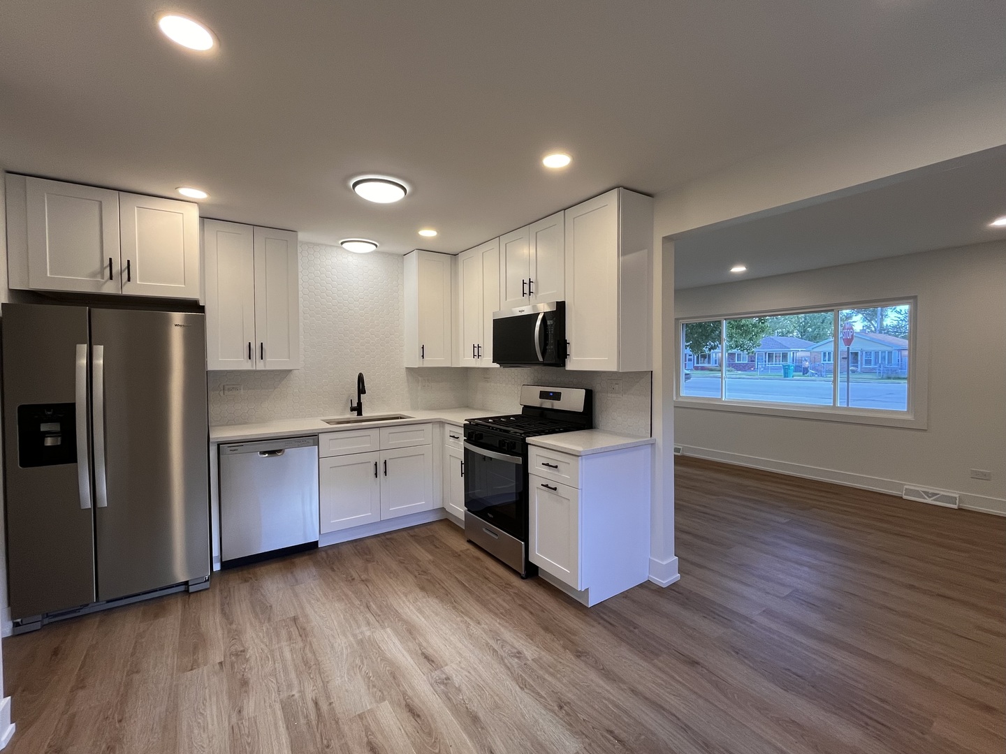 5220 State Road, Burbank, IL 60459