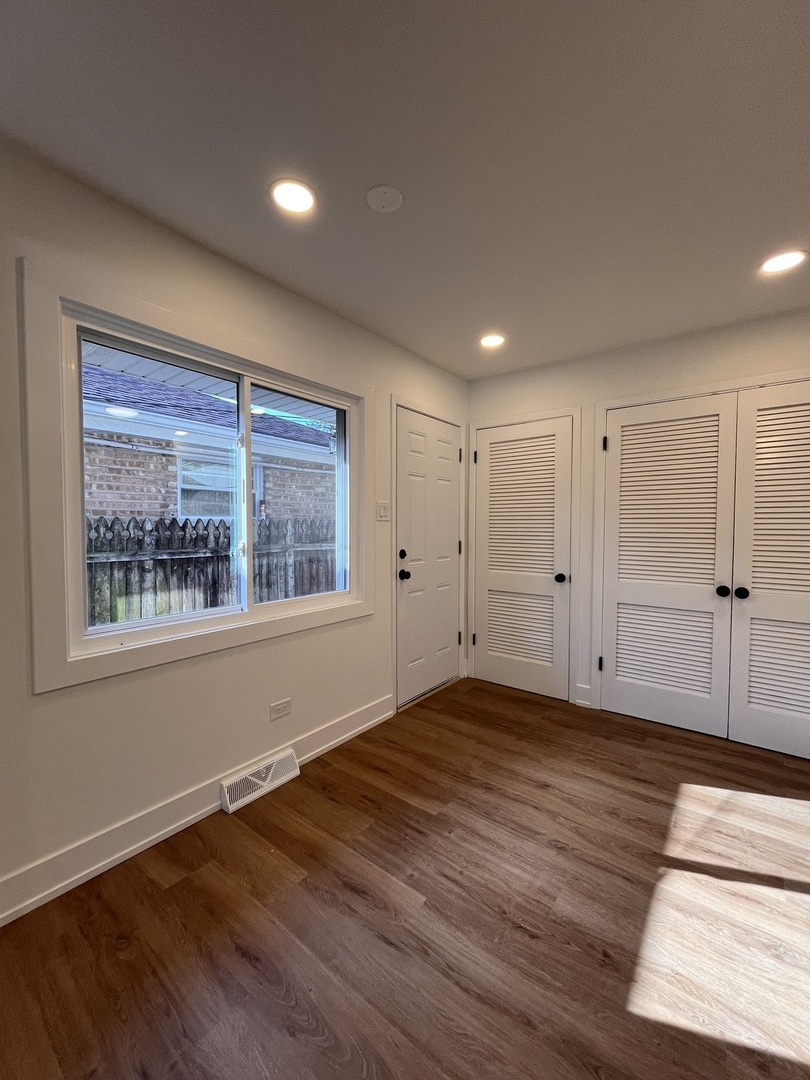 5220 State Road, Burbank, IL 60459