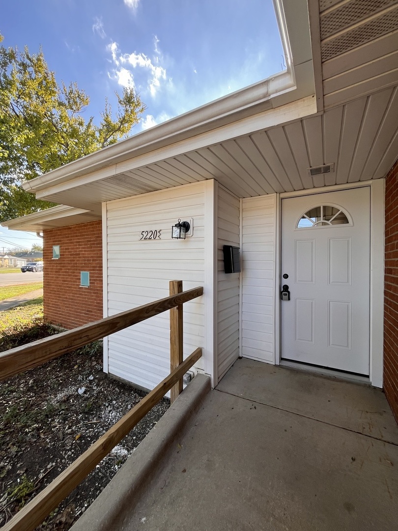 5220 State Road, Burbank, IL 60459