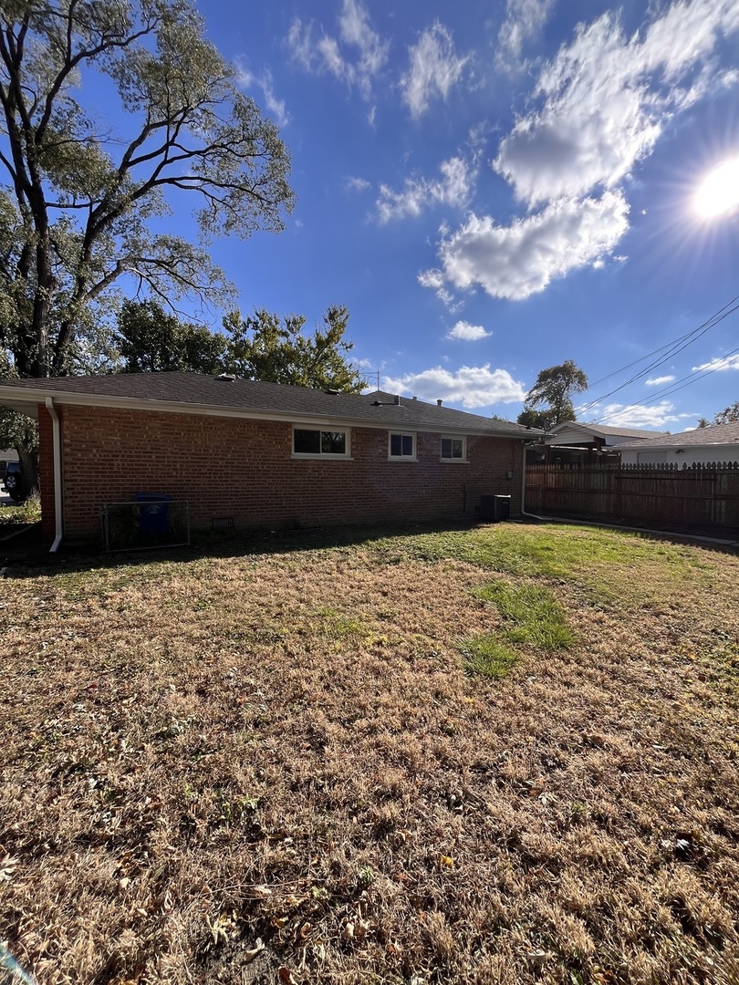 5220 State Road, Burbank, IL 60459