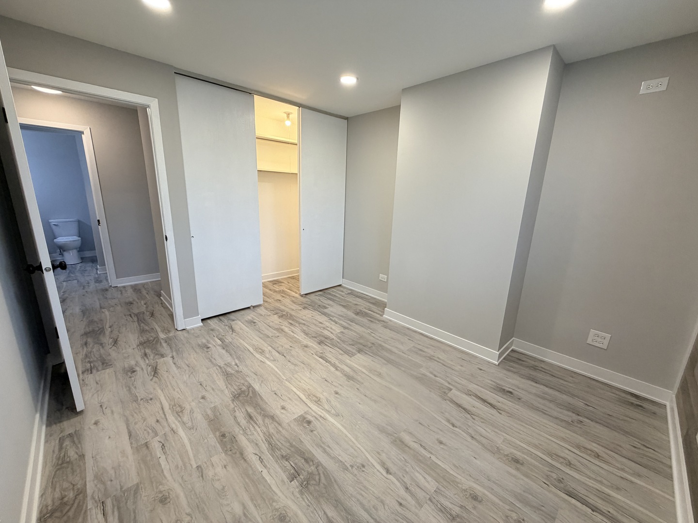 1460 Stonebridge Circle #G9, Wheaton, IL 60189