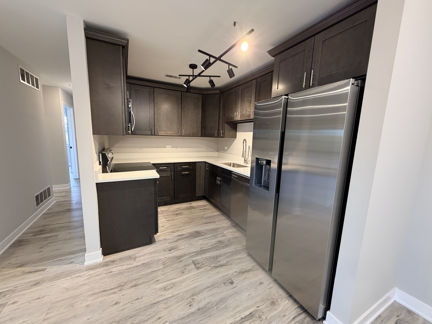 1460 Stonebridge Circle #G9, Wheaton, IL 60189