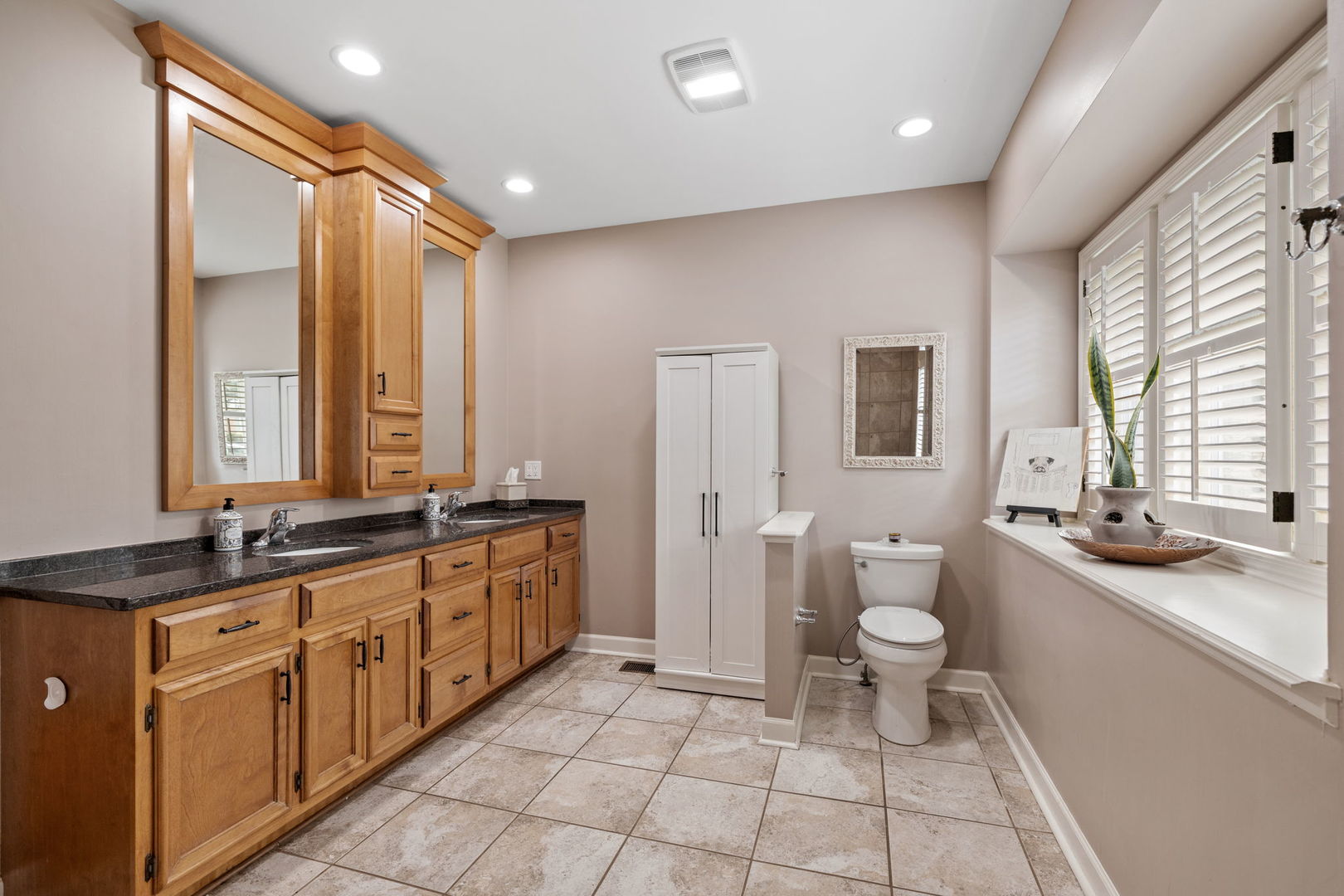 55 Chesterfield Court, Burr Ridge, IL 60522