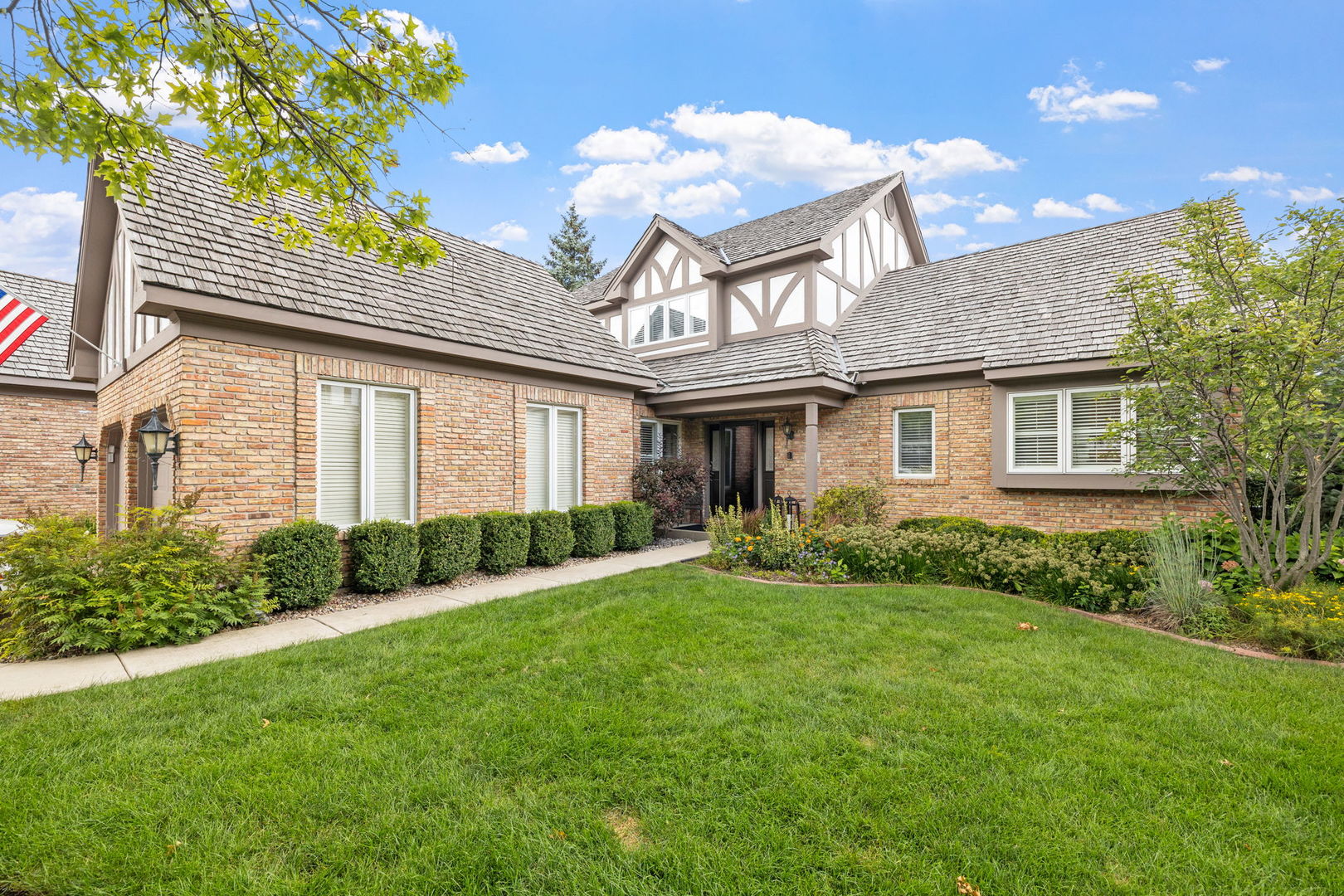 55 Chesterfield Court, Burr Ridge, IL 60522