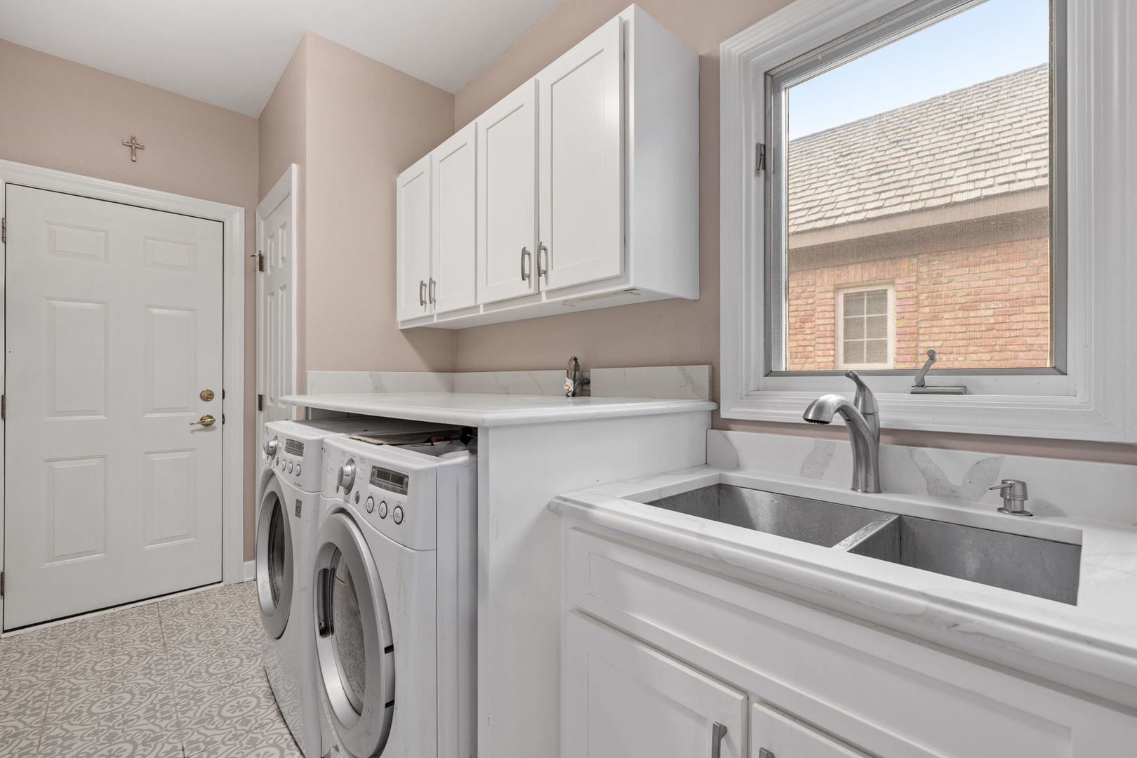 55 Chesterfield Court, Burr Ridge, IL 60522