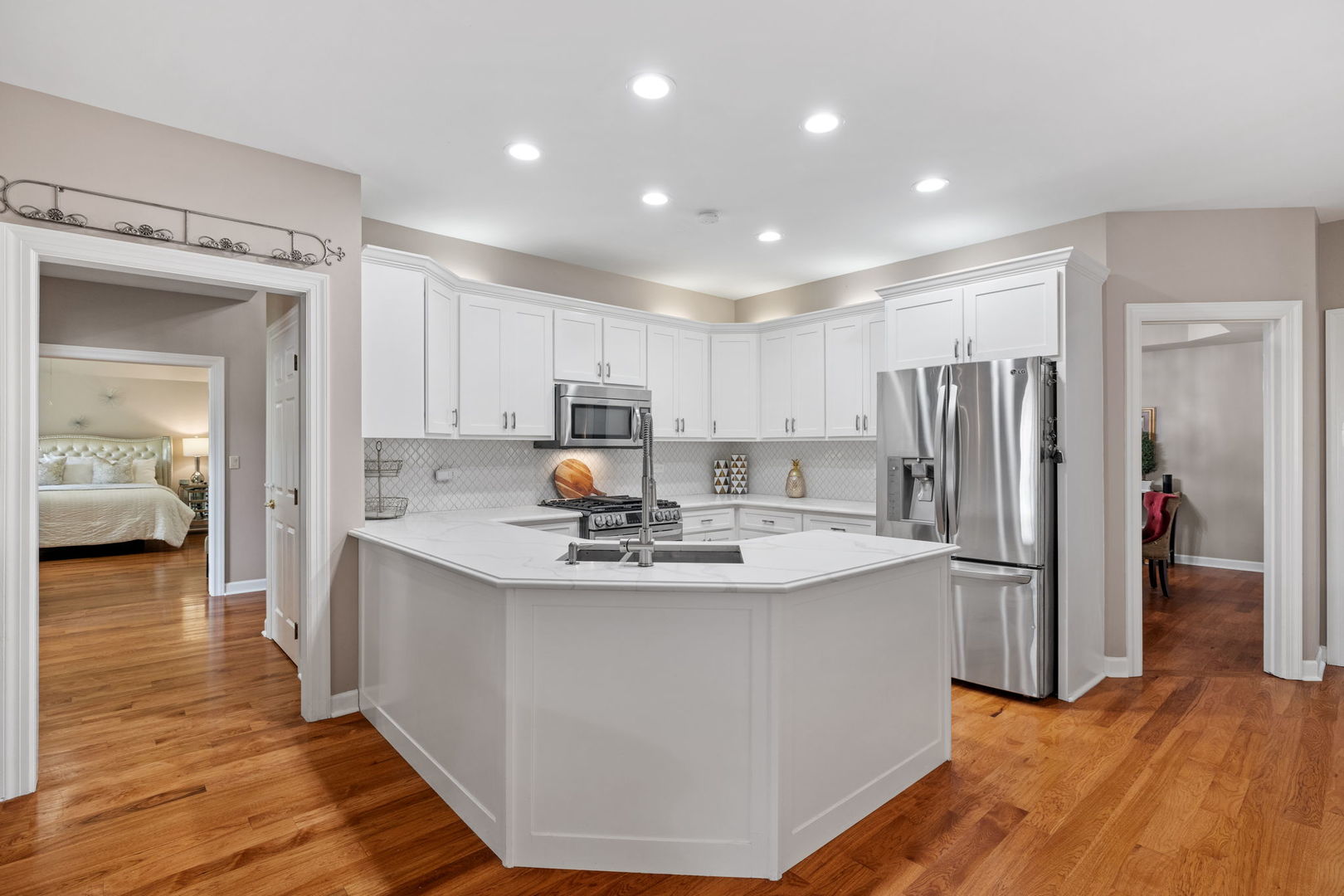 55 Chesterfield Court, Burr Ridge, IL 60522