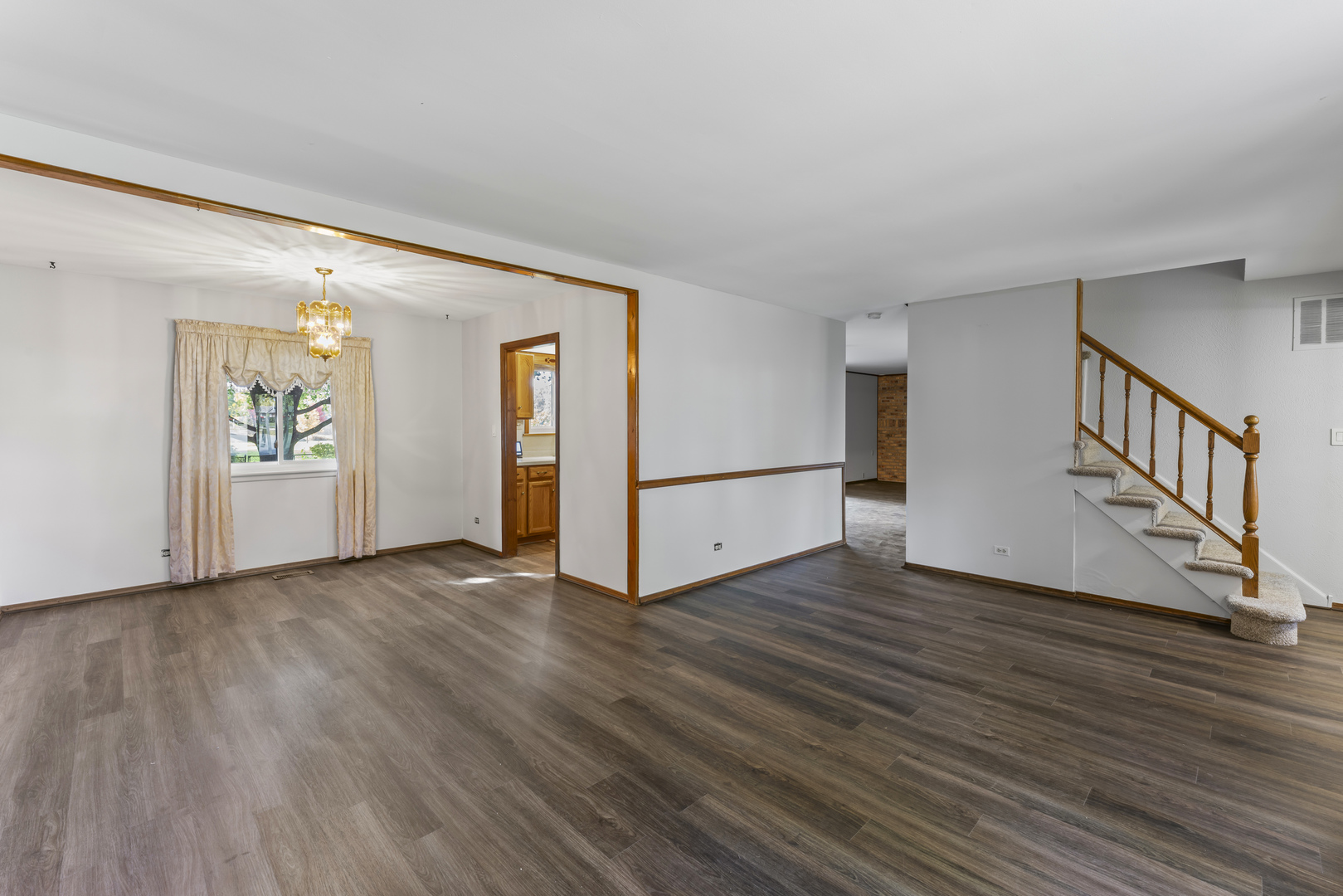 1027 Duxbury Lane, Schaumburg, IL 60193