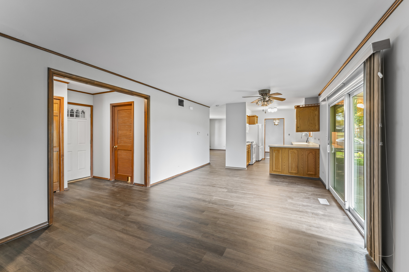 1027 Duxbury Lane, Schaumburg, IL 60193