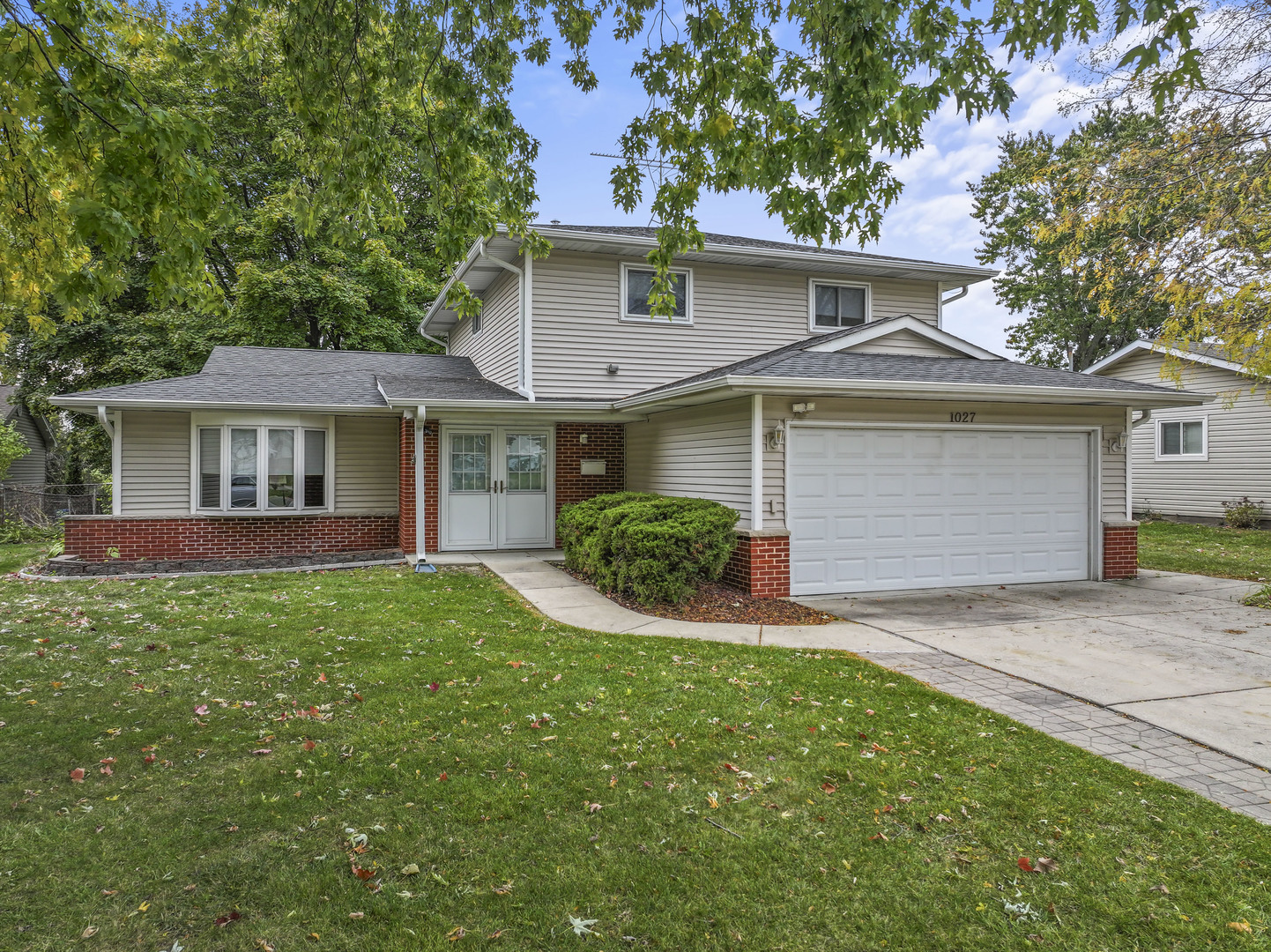 1027 Duxbury Lane, Schaumburg, IL 60193