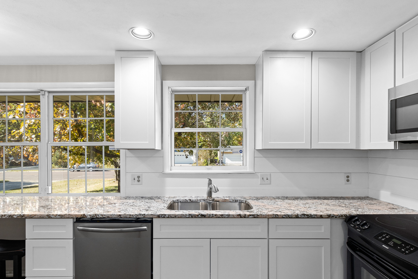 6616 N Greenmont Road, Peoria, IL 61614