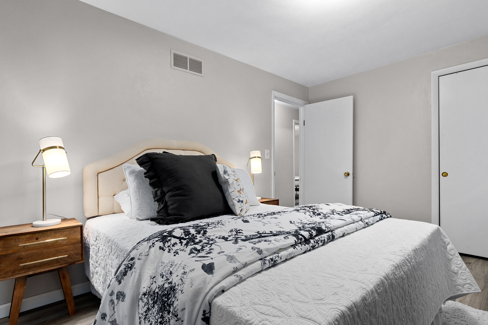 6616 N Greenmont Road, Peoria, IL 61614