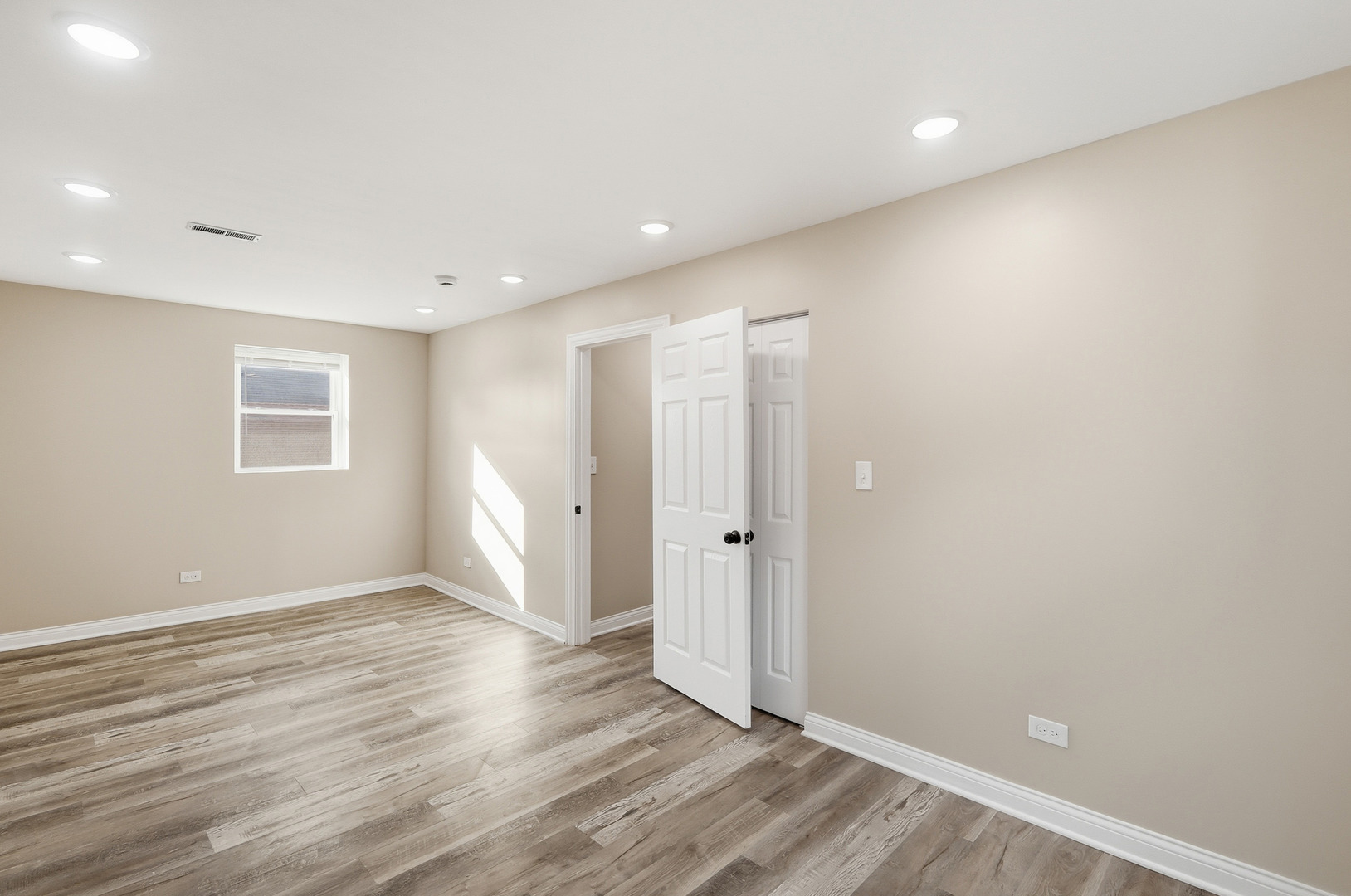 7823 S May Street, Chicago, IL 60620